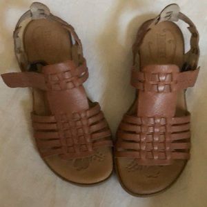 NWB  Born leather Tosia Tan Sandals